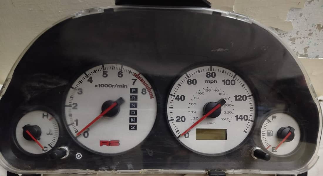 white dials meter 0