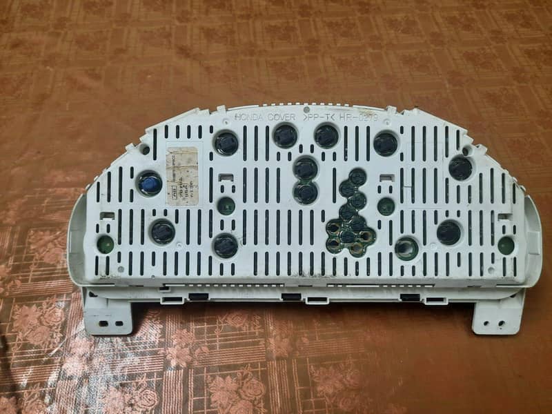 white dials meter 1