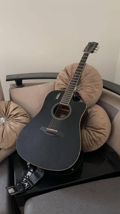 semi accoustic guitar black big body condition 9/10