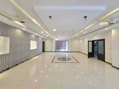 1 KANAL FULL BASEMENT & SUPER HOT LOCATED BUNGALOW IS AVAILABLE FOR RENT IN THE BEST BLOCK OF DHA PHASE 5 LAHORE.