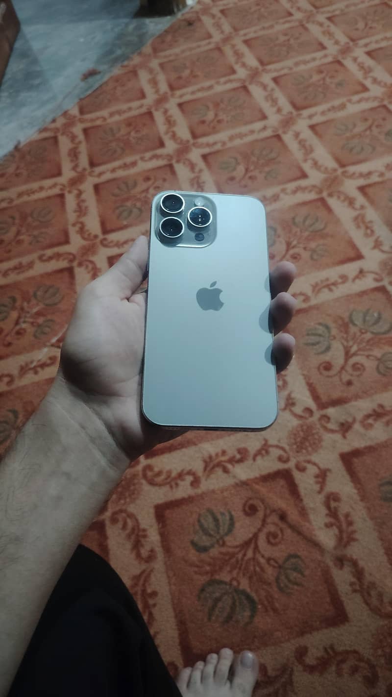 Apple iPhone 16 Pro Max 0