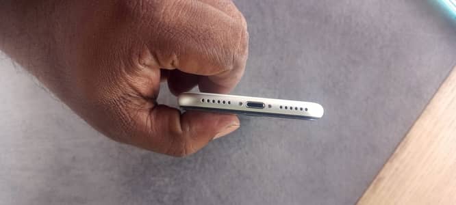 Iphone se 2020 128GB PTA Approved