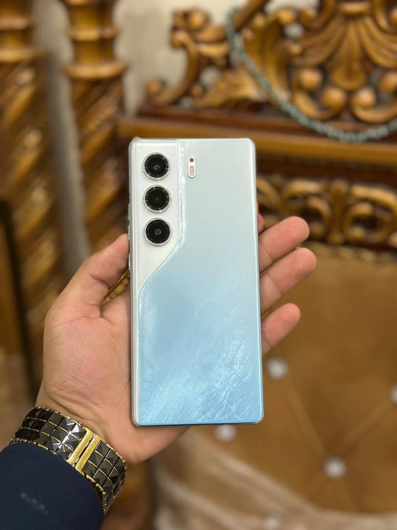 Tecno CAMON 40 Pro 4
