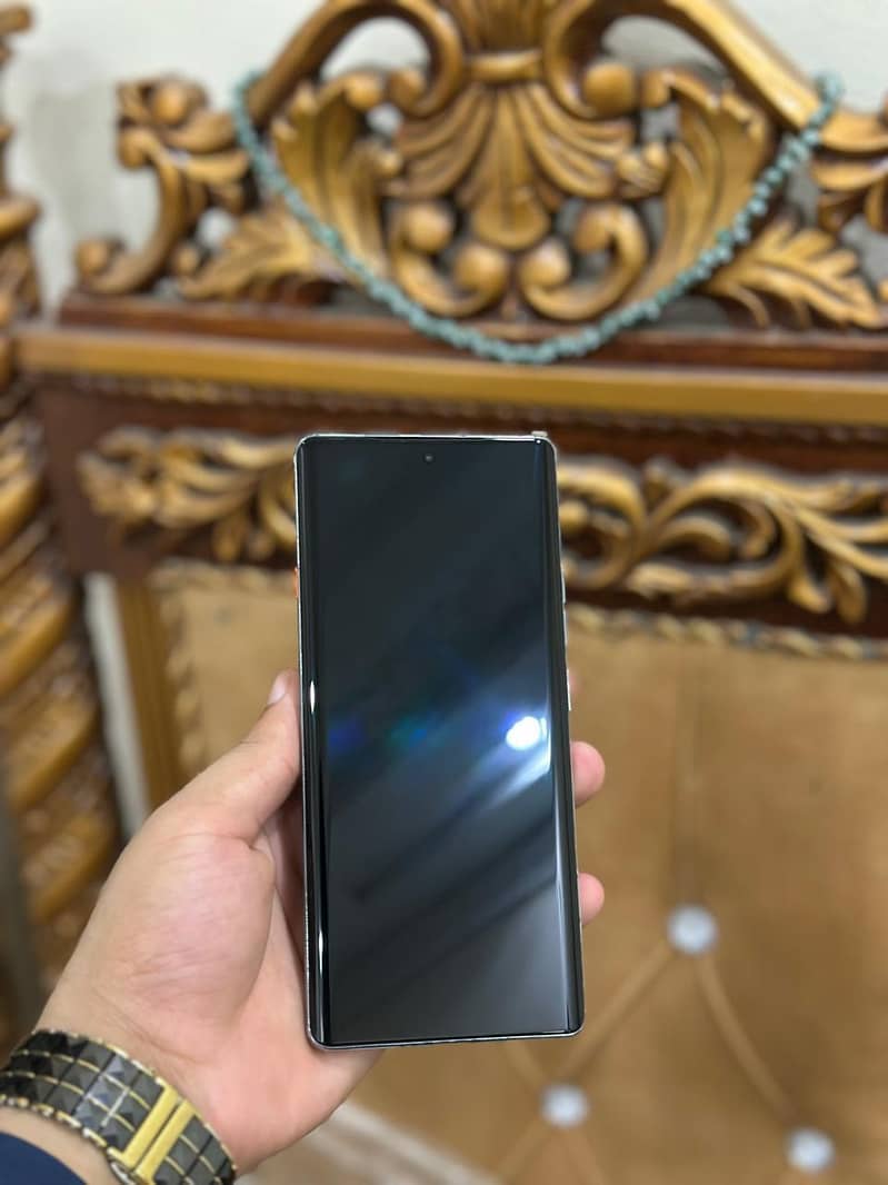Tecno CAMON 40 Pro 8