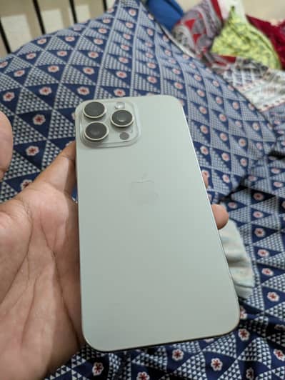 Apple iPhone 15 Pro Max fu natural