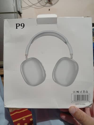 p9 headphones excellent new pack