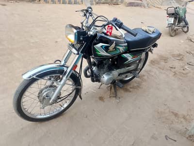 Honda 125 2023 model bht kam use he sara saman original he