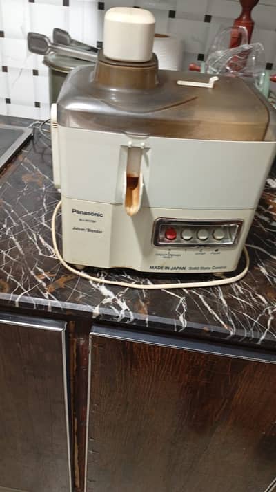 Selling together Two juicers