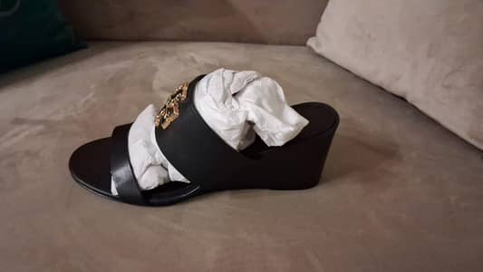 ORIGINAL BRAND TORY BURCH SANDAL NEW FOR SALE