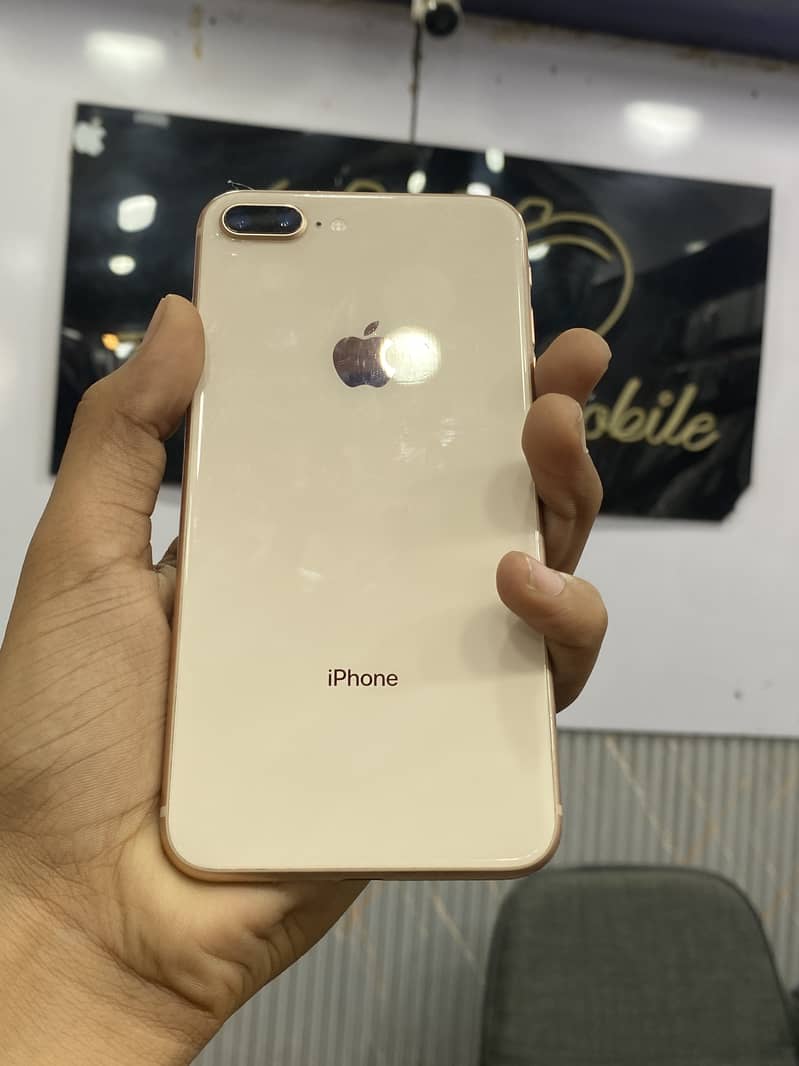 Apple iPhone 8 Plus 0