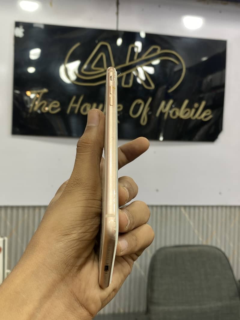 Apple iPhone 8 Plus 1