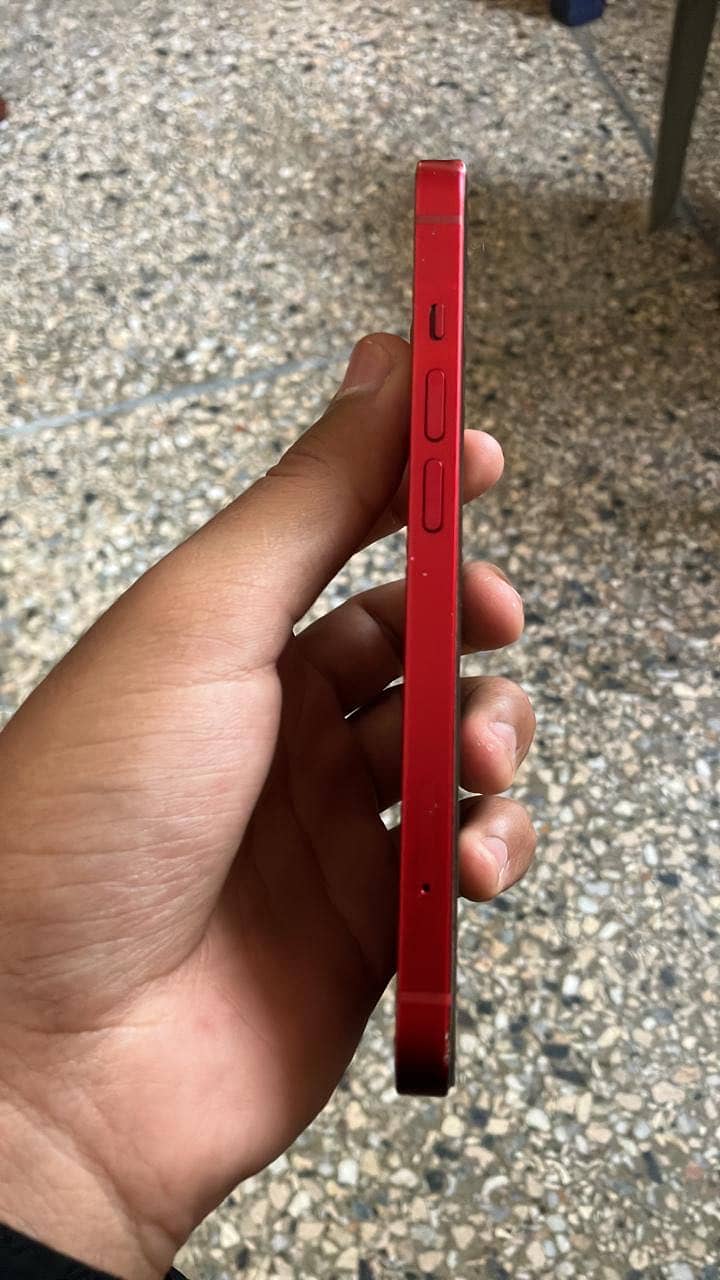 Apple iPhone 13 4