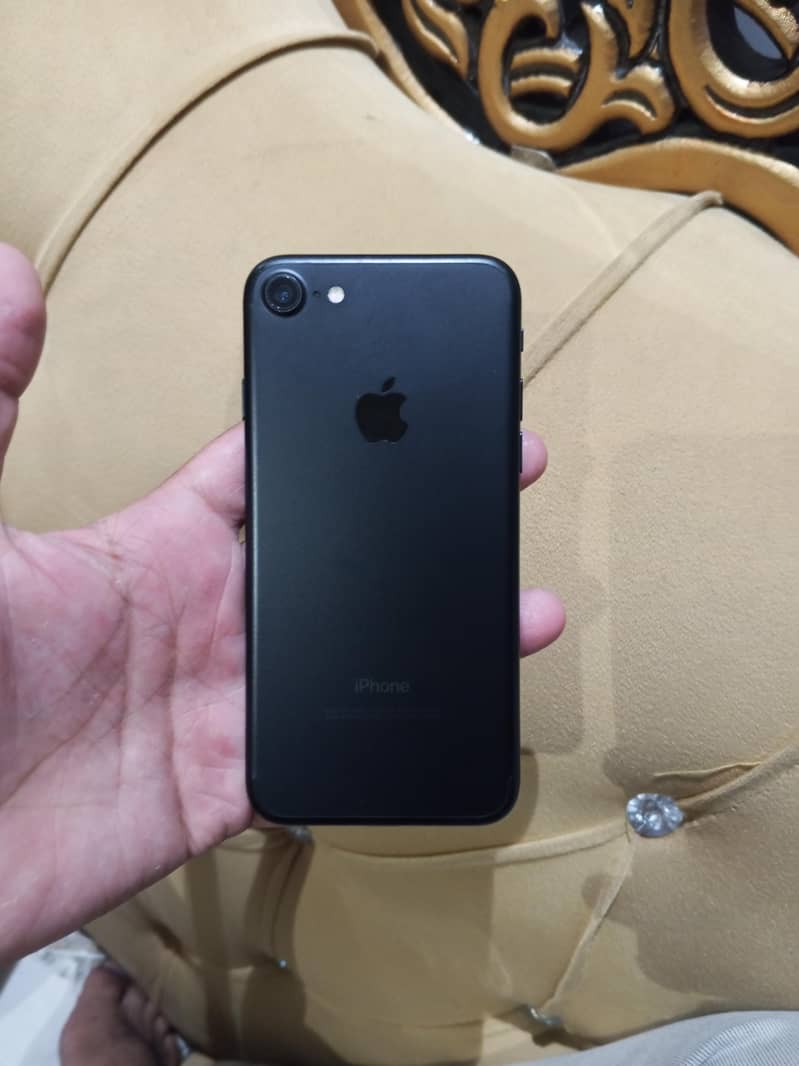 Apple iPhone 7 0