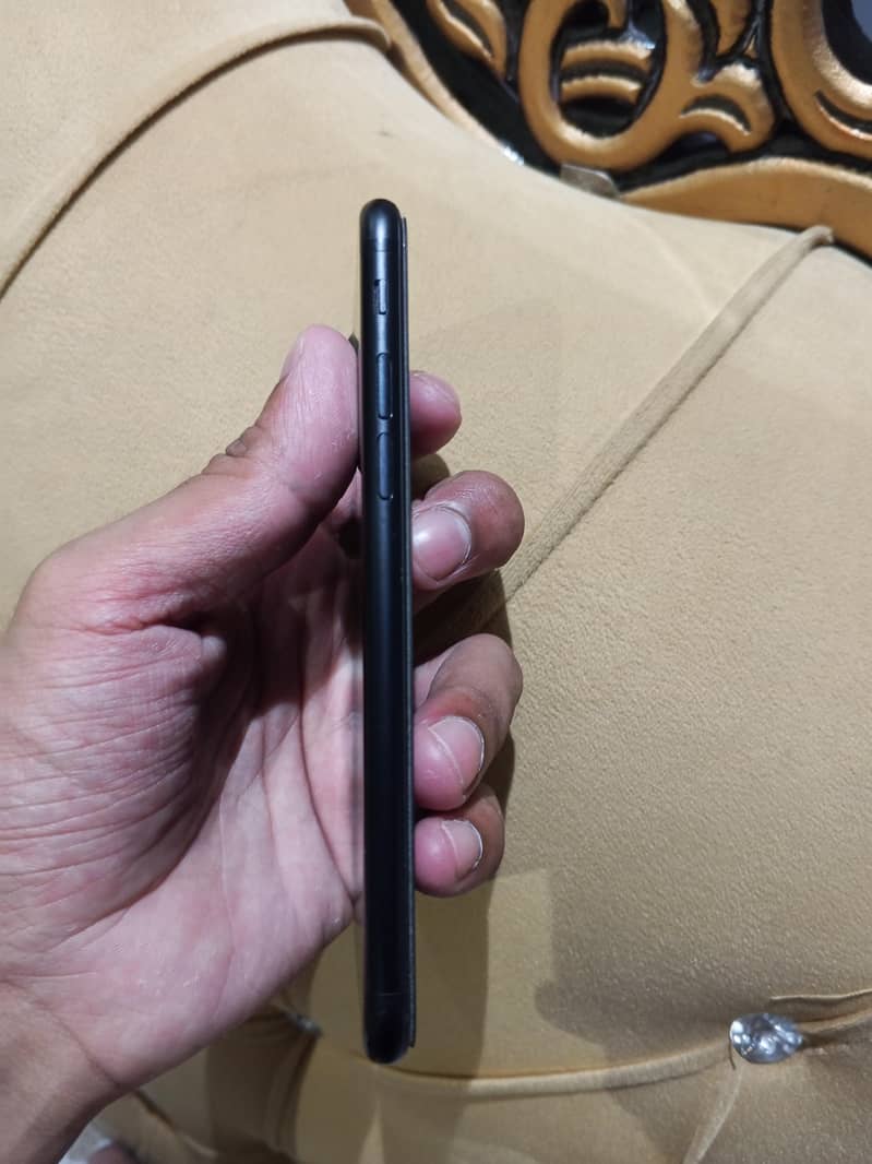 Apple iPhone 7 2