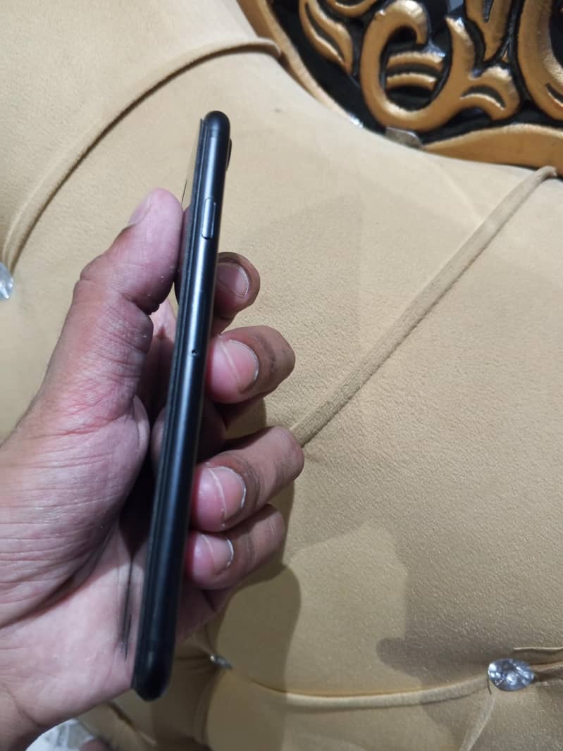 Apple iPhone 7 3