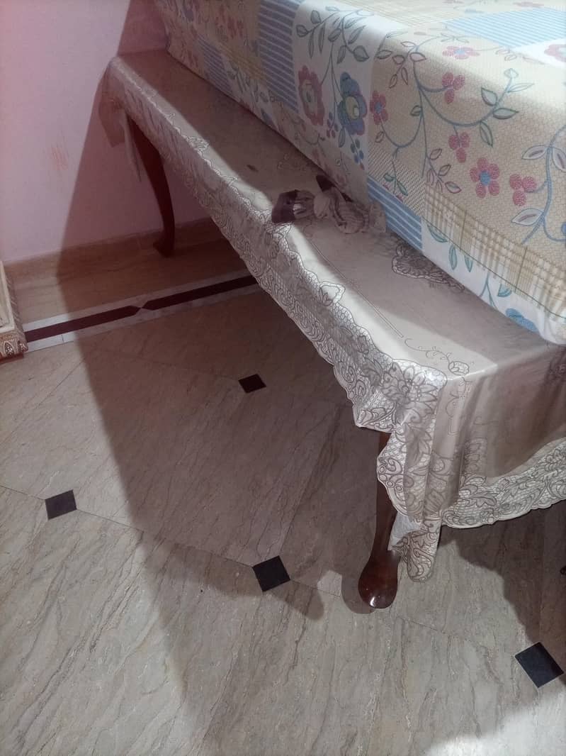 Dining Table 0