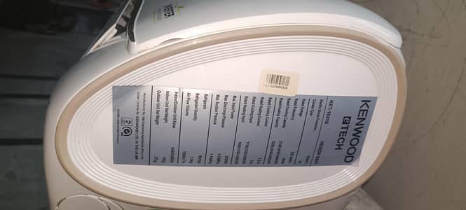 Kenwood a/c 1/2 ton  blkull ok hi gass dlwani hogi