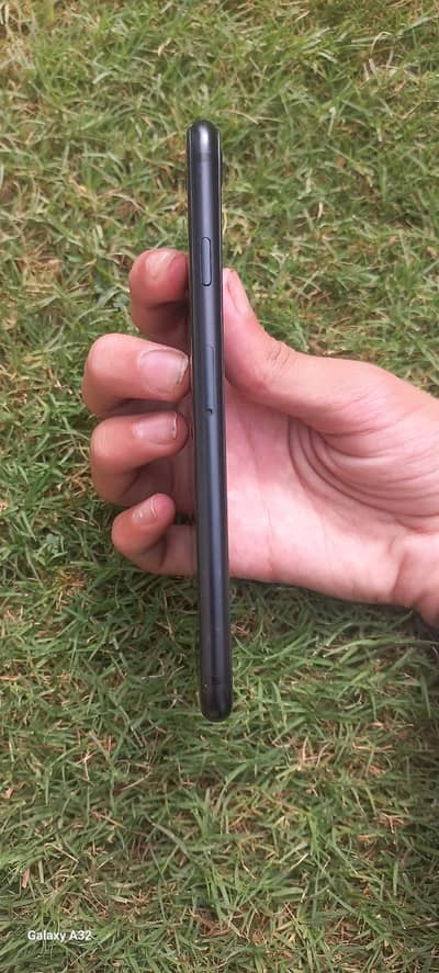 Apple iPhone SE 2 final offer is 22k ( WhatsApp 03323978899