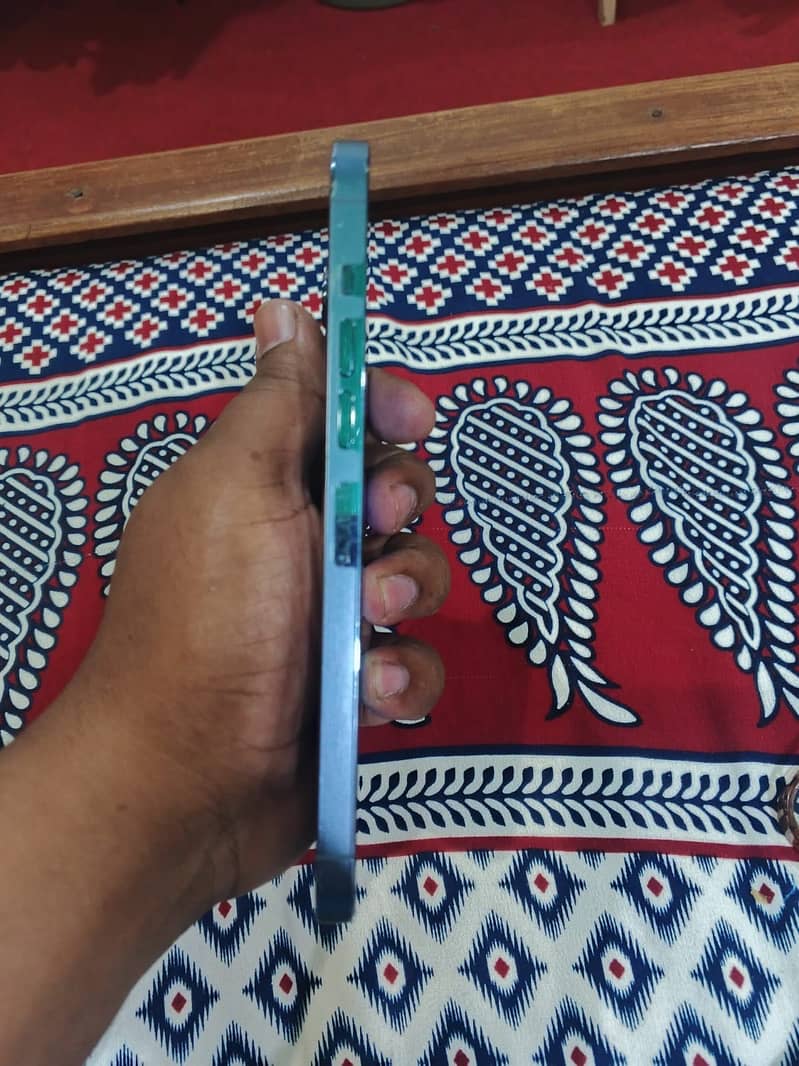 iPhone 13 Pro Max 4