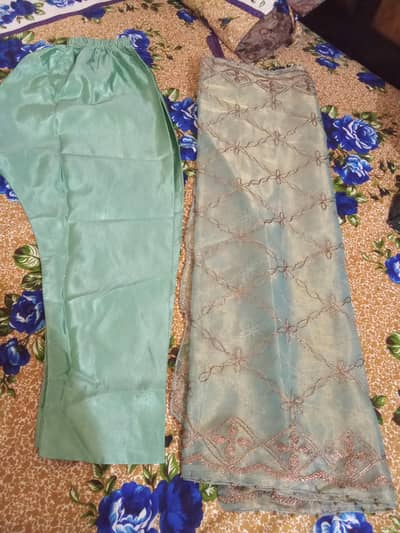 branded tissu embroidery new dress size medium