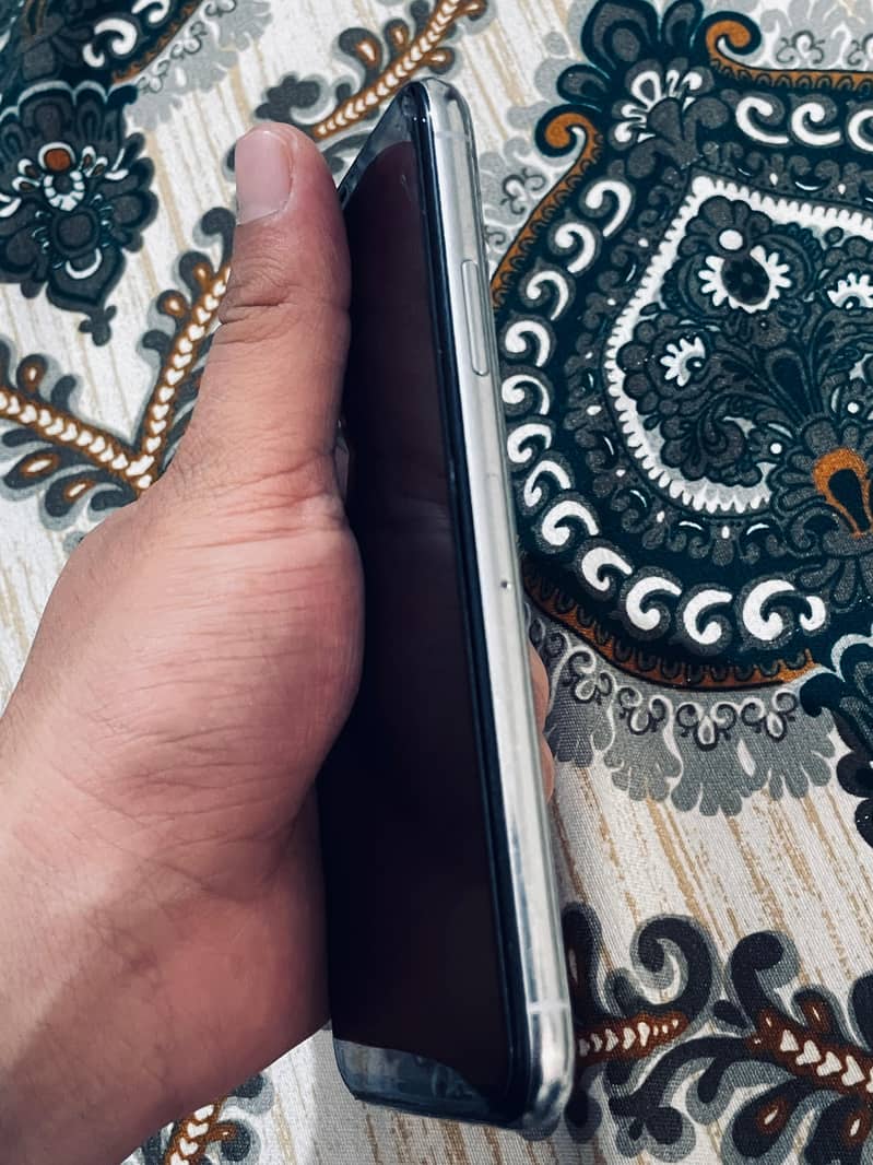 Apple iPhone X 4