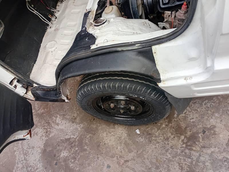 Suzuki bolan van 4
