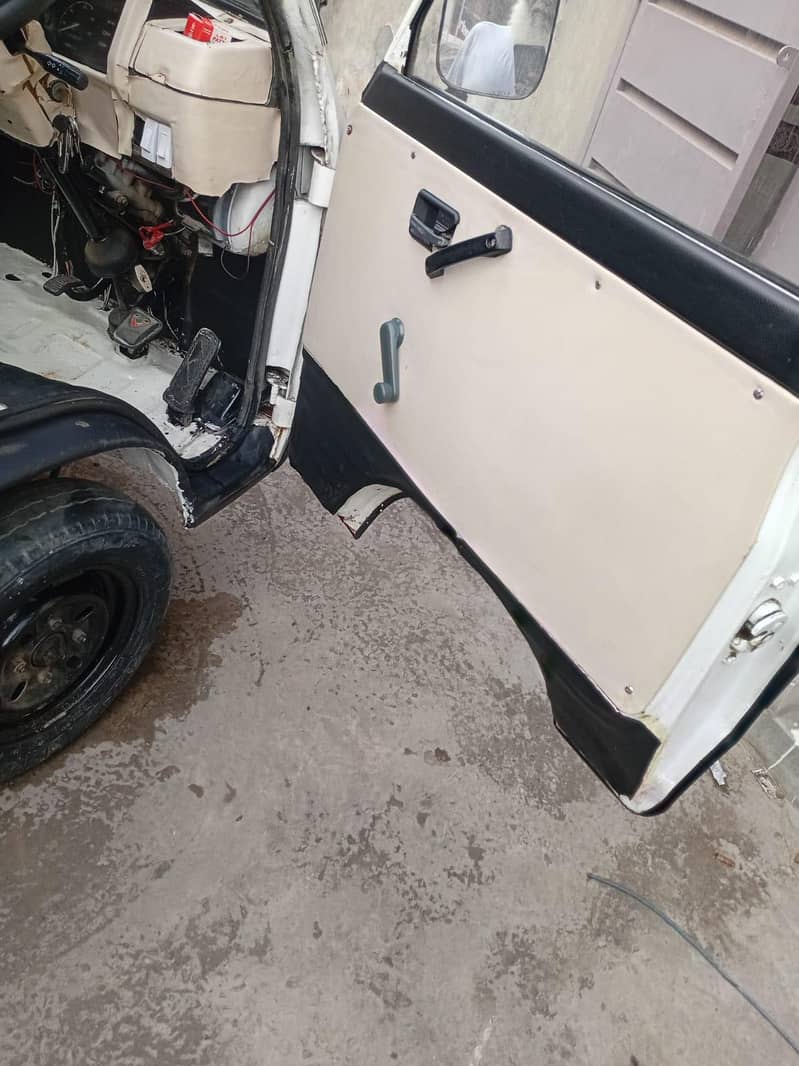 Suzuki bolan van 8