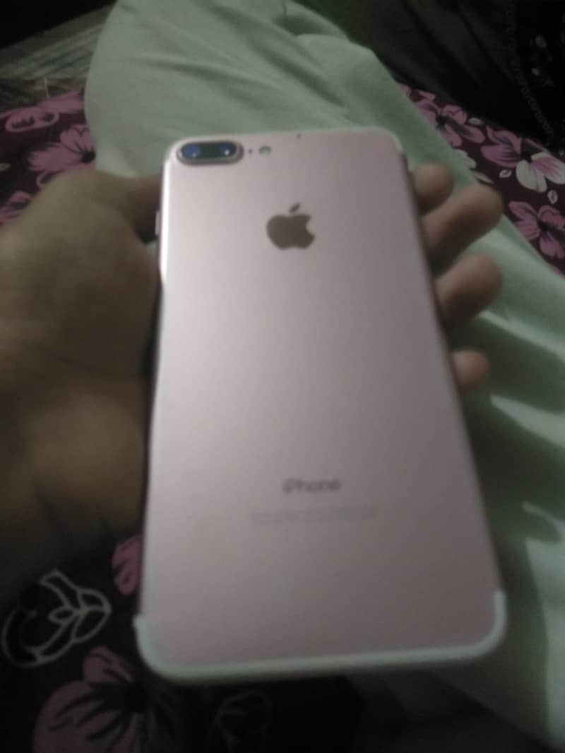 Apple iPhone 7 Plus 0