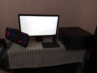 monitor is from HP and CPU from Dell