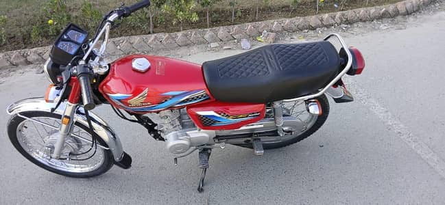 Honda 125. . . . 8/10