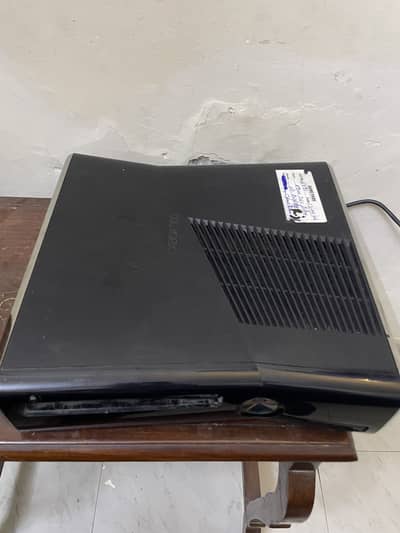 Xbox 360 with accessories no display