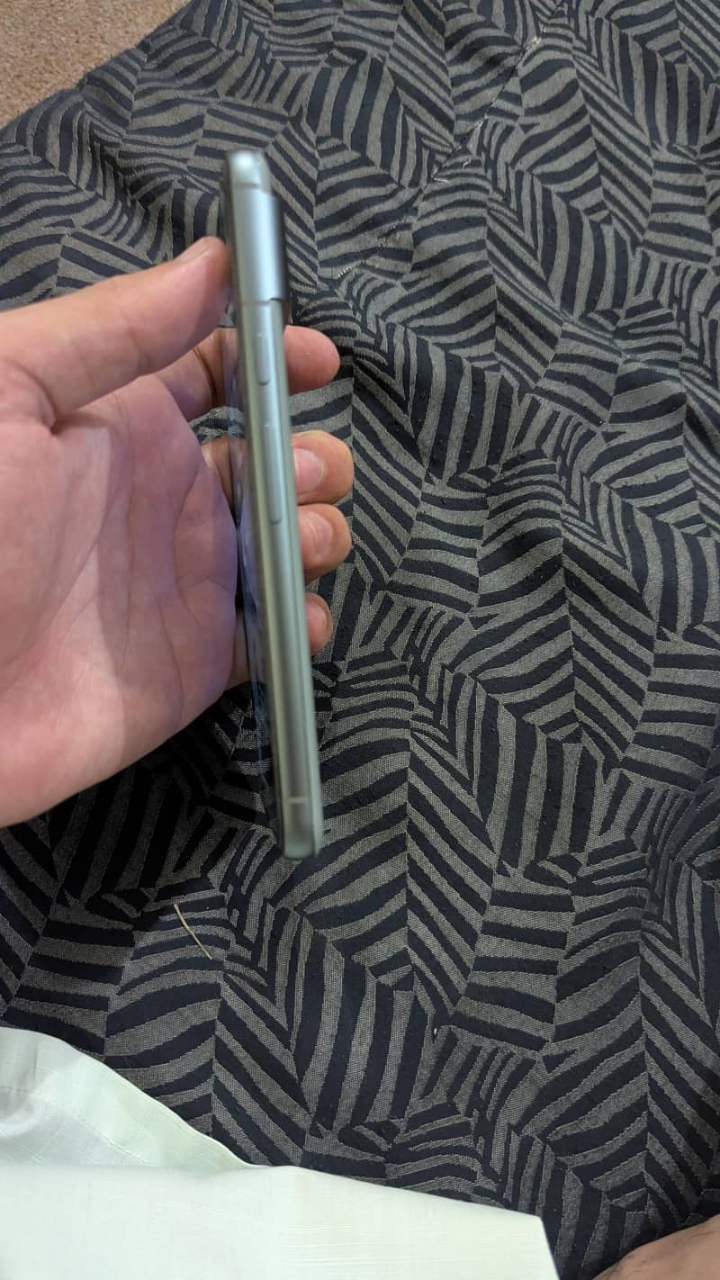 Google Pixel 8 2