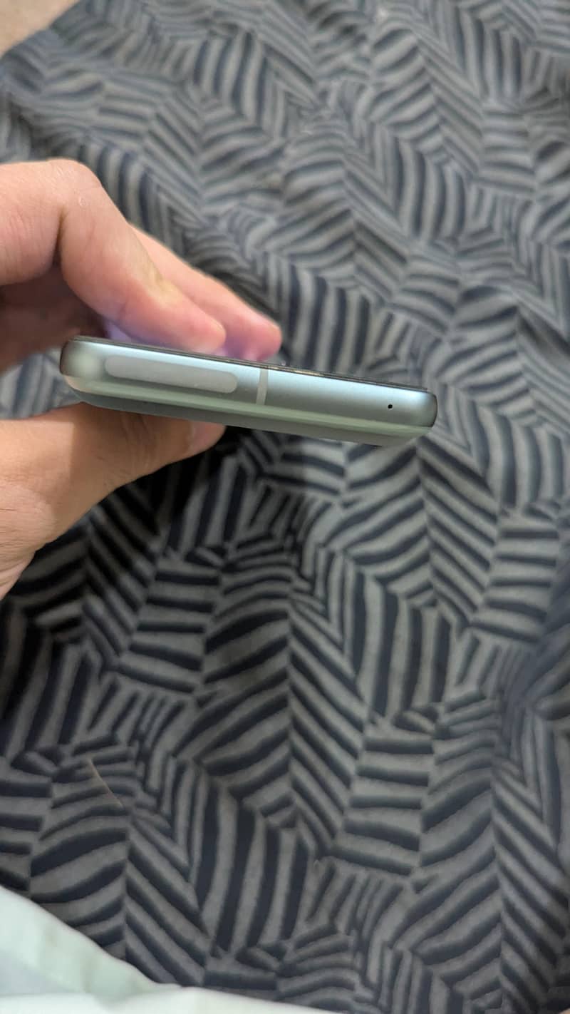 Google Pixel 8 4