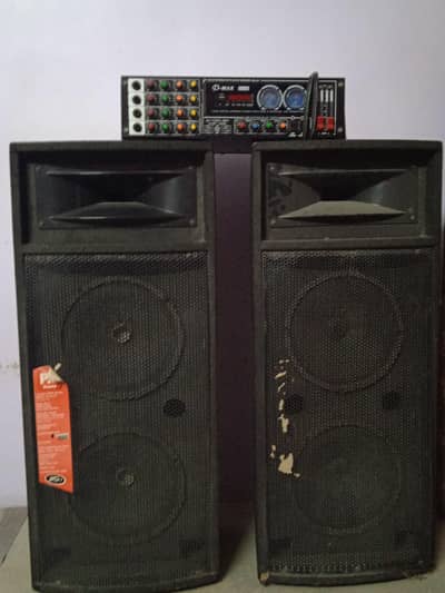 Amplifier with two speakers