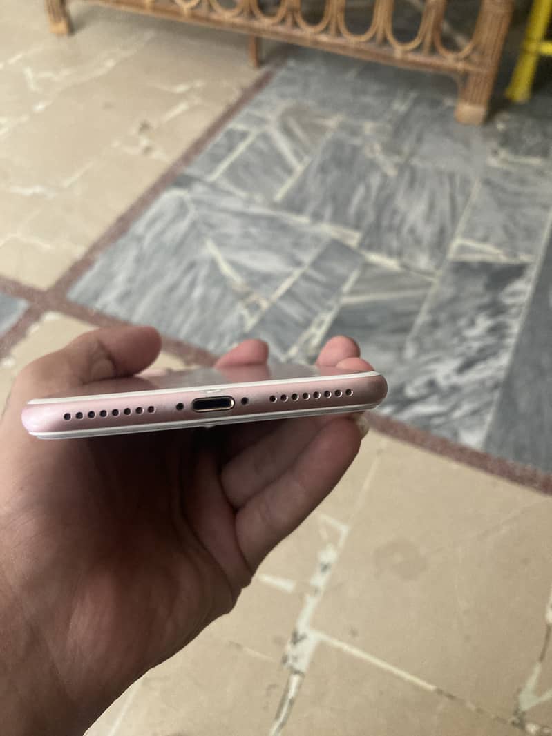 Apple iPhone 7 Plus 2