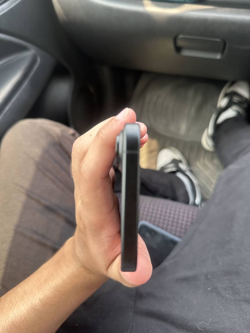 Apple iPhone 16 1