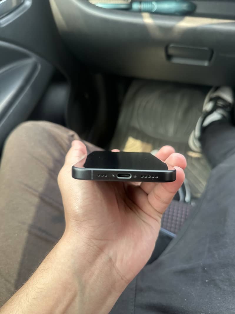 Apple iPhone 16 2