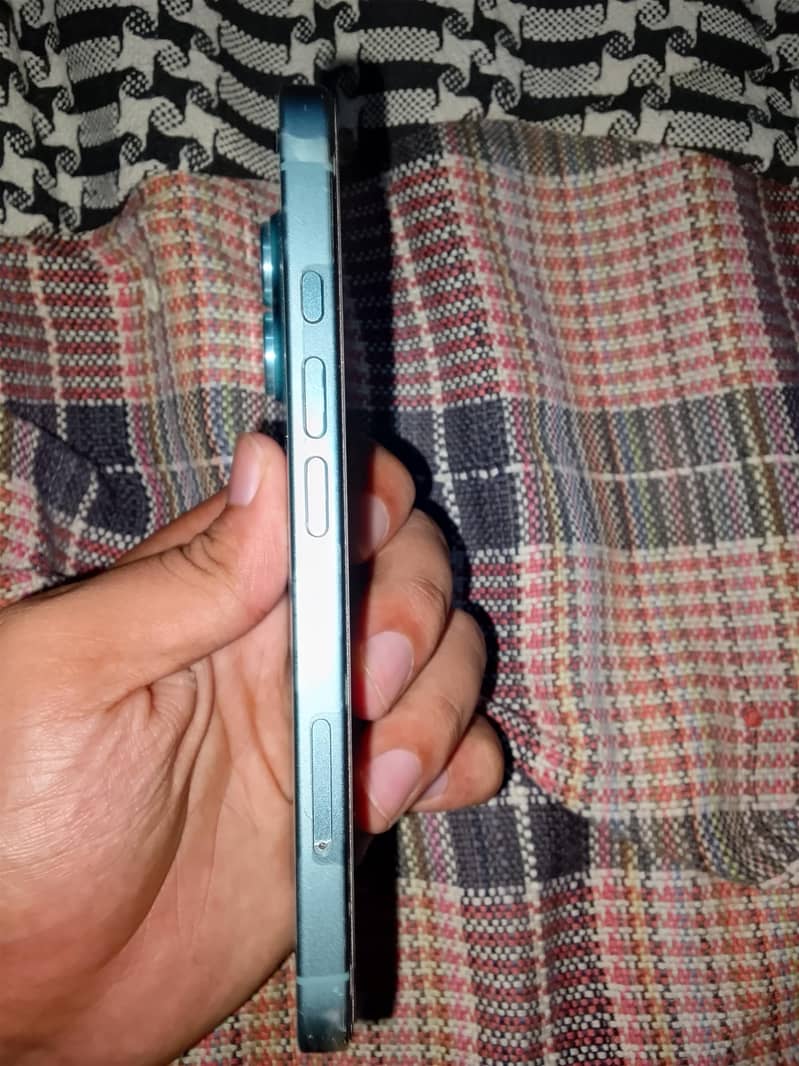 Apple iPhone 16 2