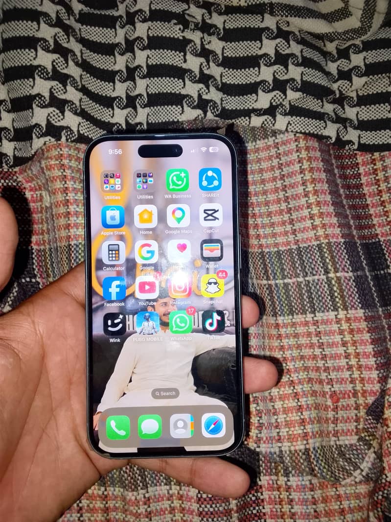 Apple iPhone 16 3