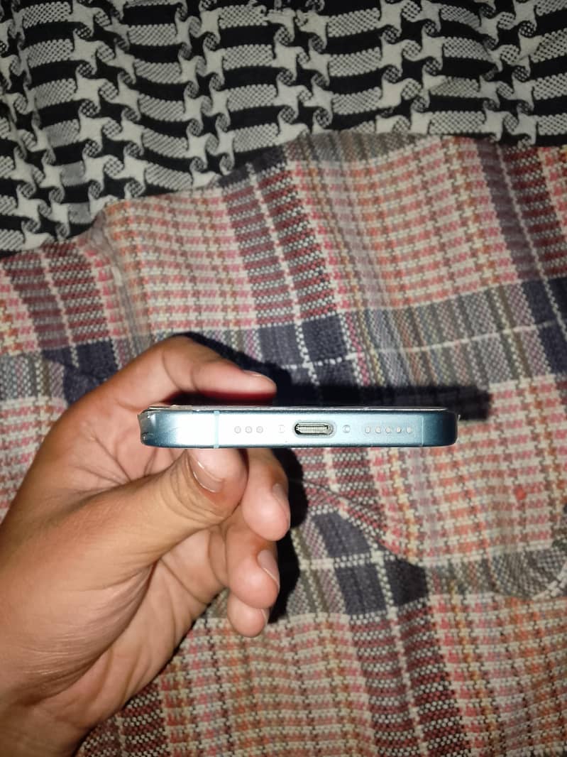 Apple iPhone 16 5