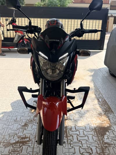 Honda CB 150F (Red)