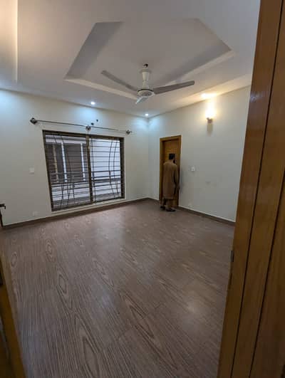 10 M 4 beds designer house