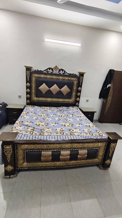 Bed set 2 side tables and dressing table very stylish