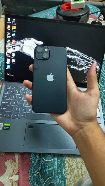 Apple iPhone 13
