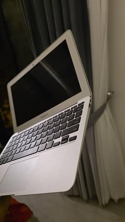 Apple MacBook Air 11-inch | 8GB RAM / Intel i5 I Mind Condition