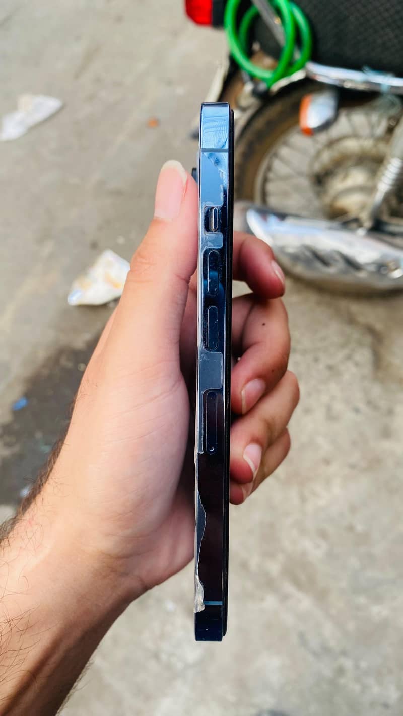 Apple iPhone 13 Pro 2