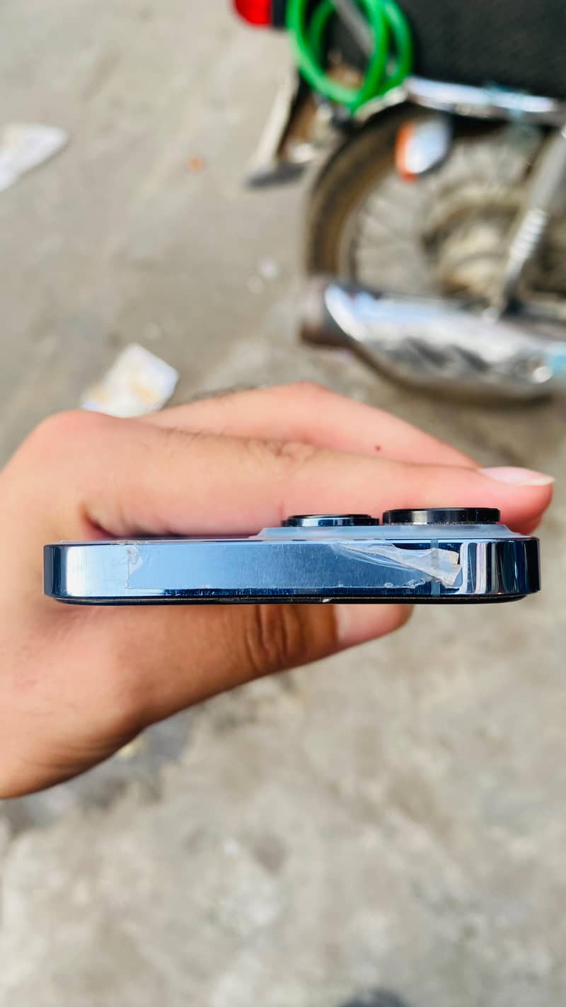 Apple iPhone 13 Pro 4