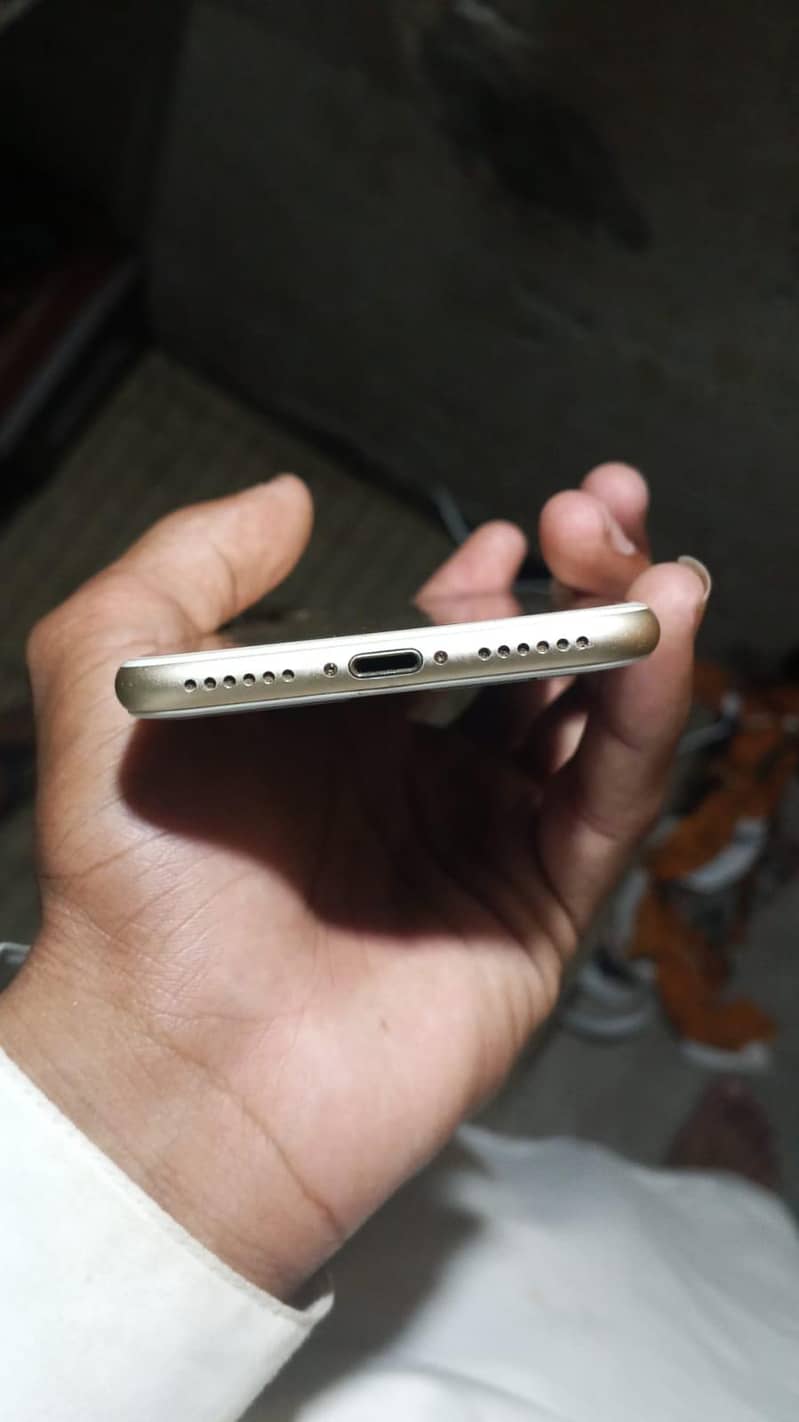 Apple iPhone 7 2