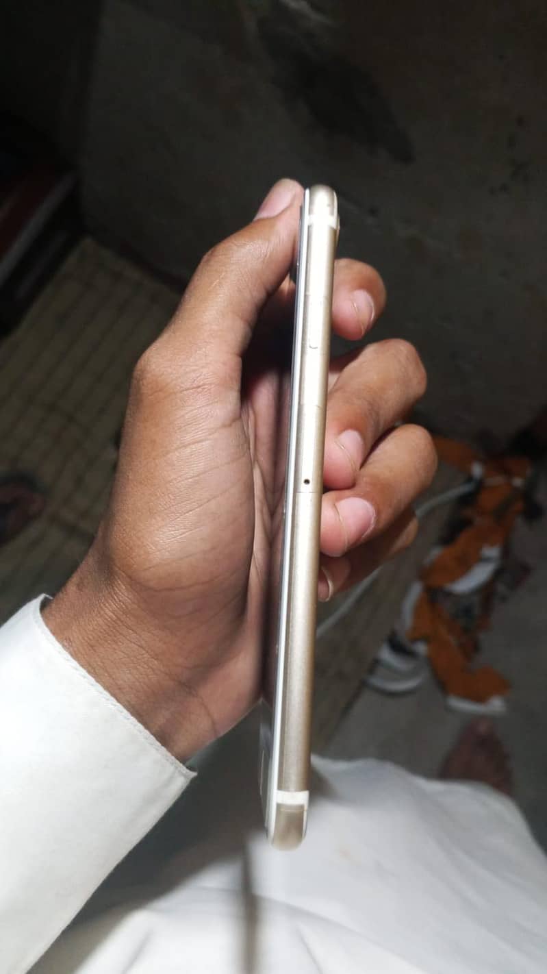 Apple iPhone 7 3