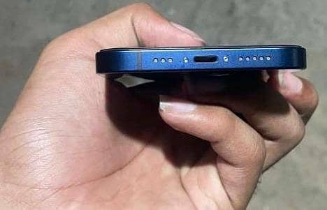 Apple iPhone 12 4
